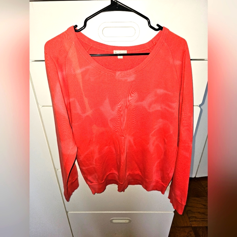 EUC gap tie dye sweatshirt